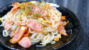 糸こんにゃくのペペロンチーノ