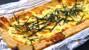 油揚げの明太チーズピザ