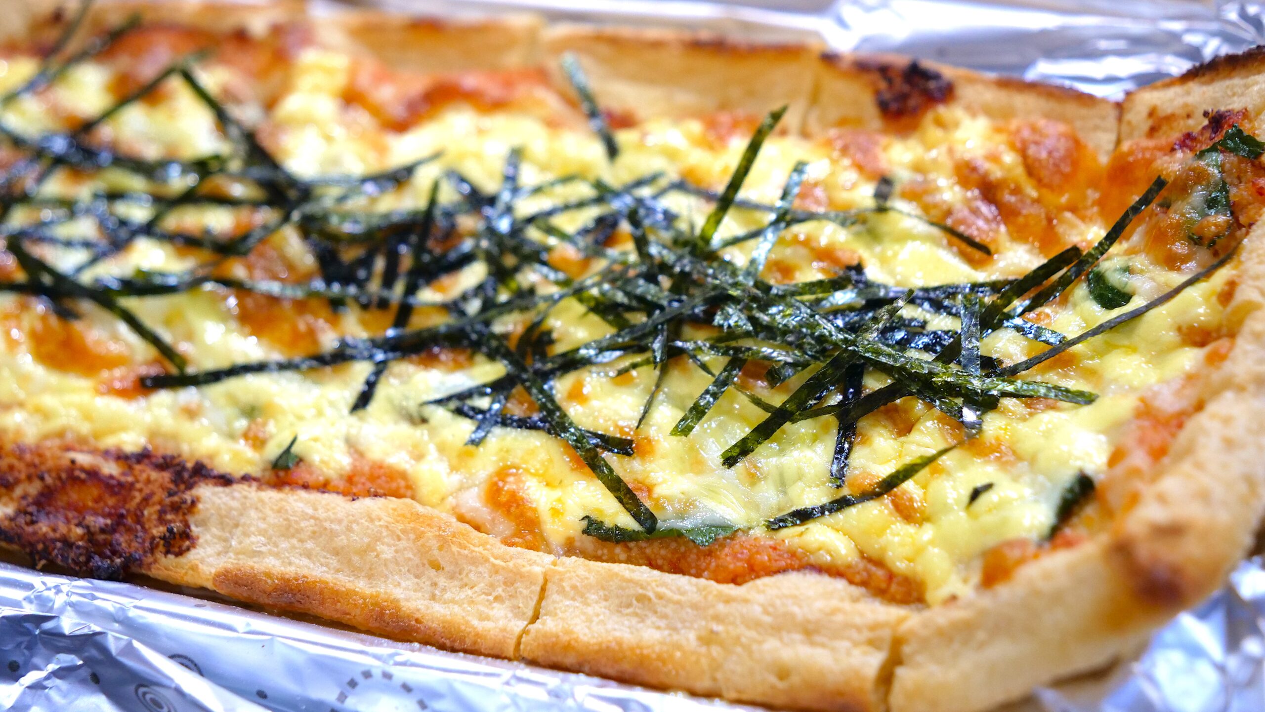 油揚げの明太チーズピザ