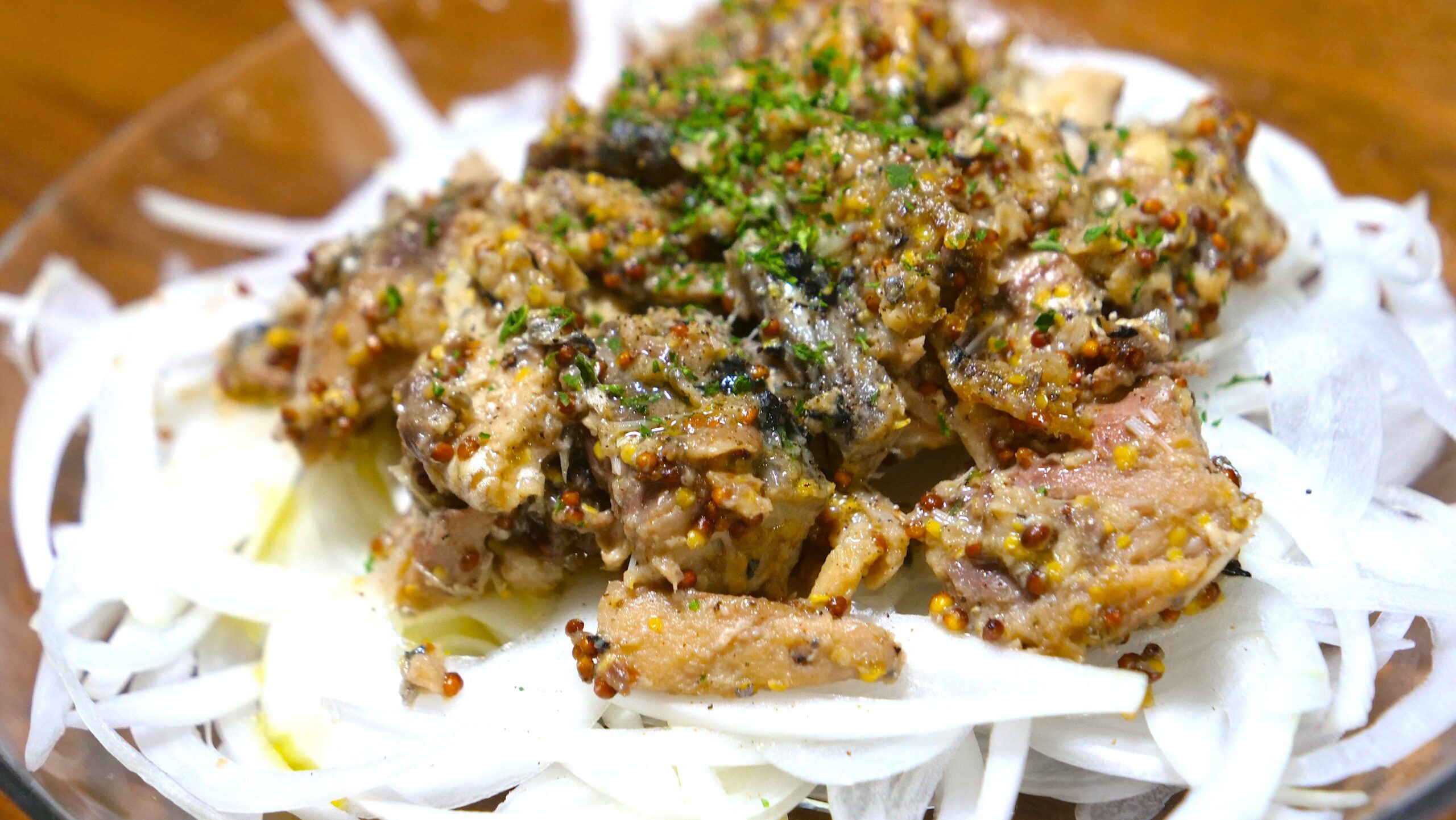 サバ缶と新玉ねぎの粒マスタードサラダ