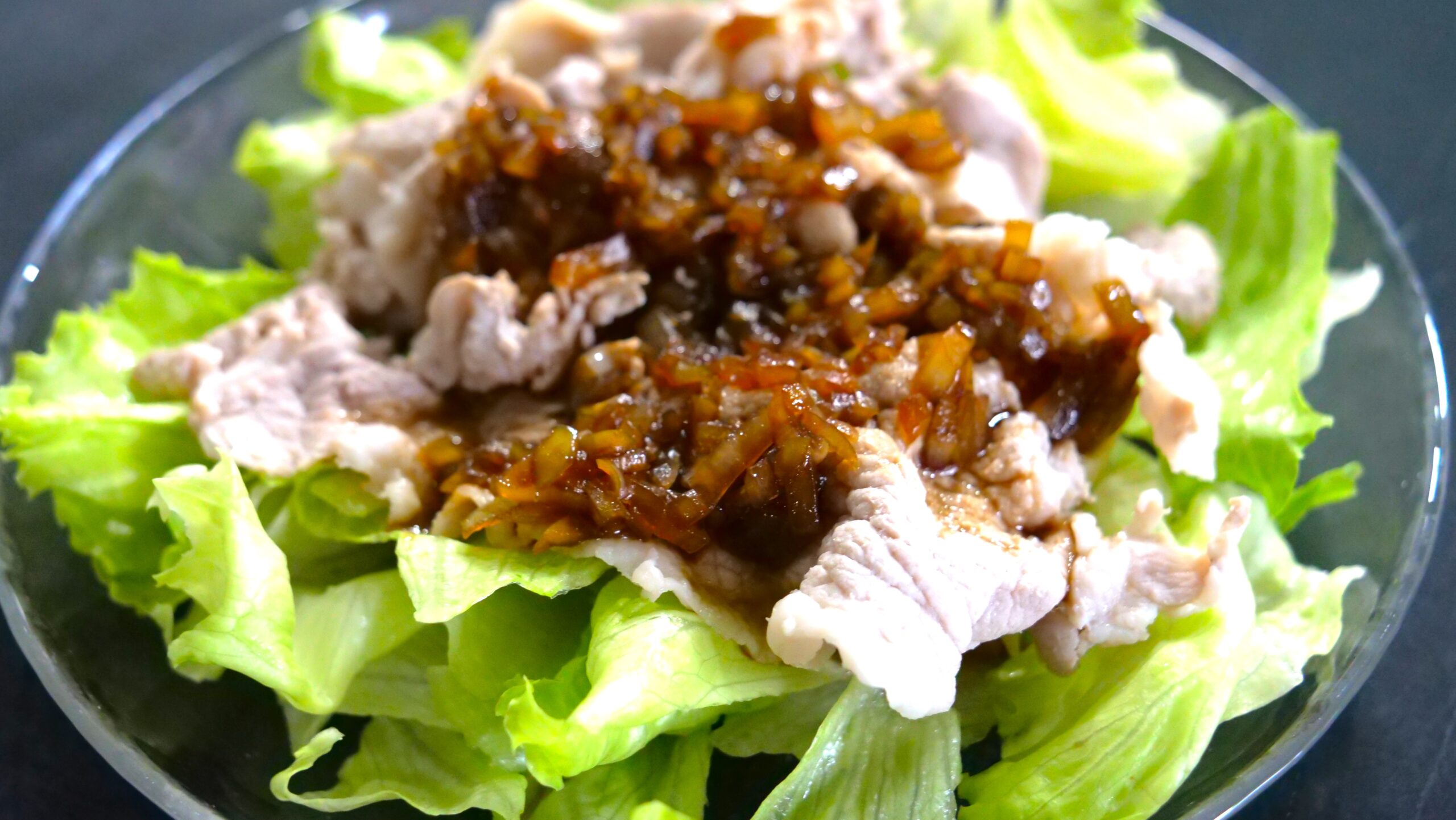 自家製和風オニオンソースで食べる、豚しゃぶサラダ