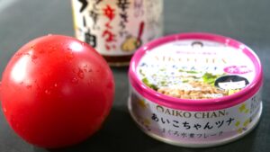 ツナ缶、トマト、食べるラー油