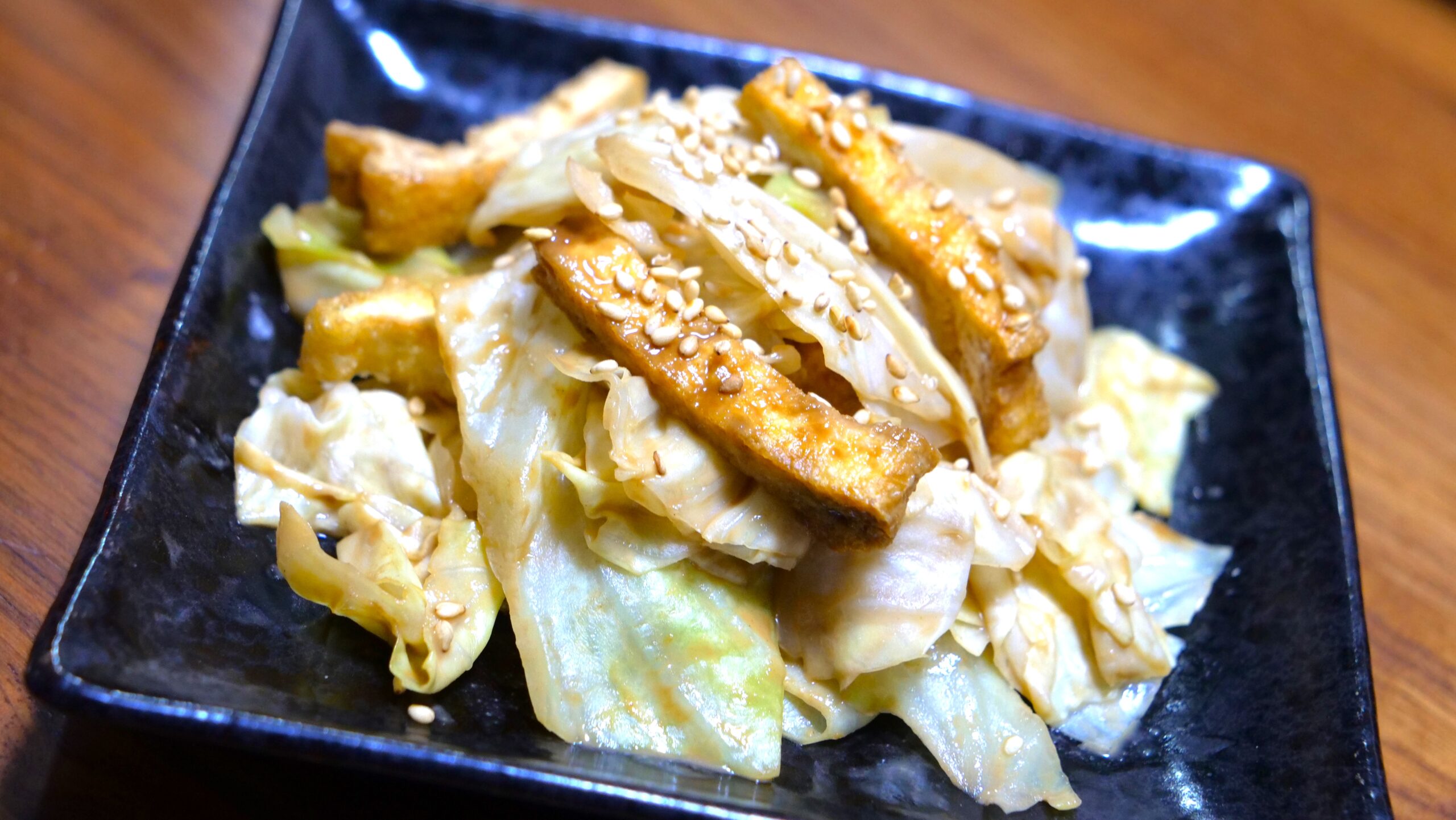 キャベツと油揚げのコク旨ごま和え